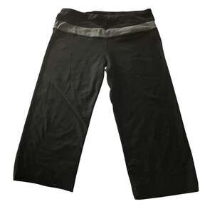 Lululemon Reversible Cropped Capri Leggings Yoga Pants Women's Size 8 Black